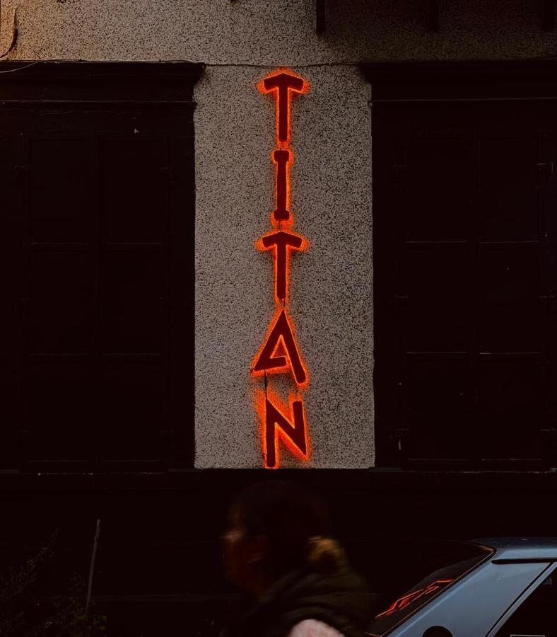 Titan House Vandrarhem Izmir Exteriör bild